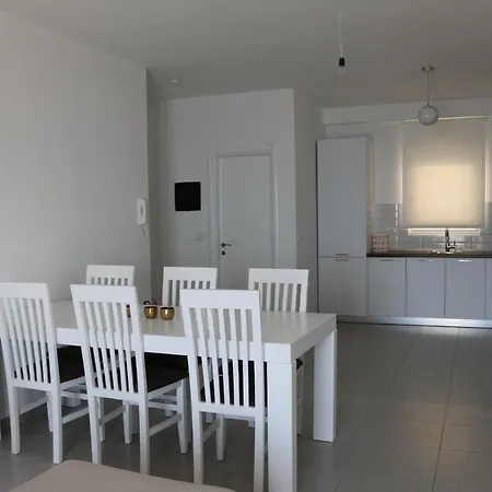 Sea View Apartment *