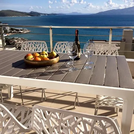 Sea View Apartment *